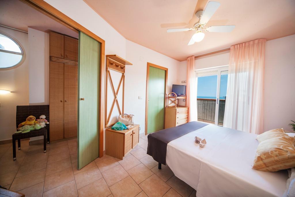 Hotel Doge Альба-Адріатіка Номер фото